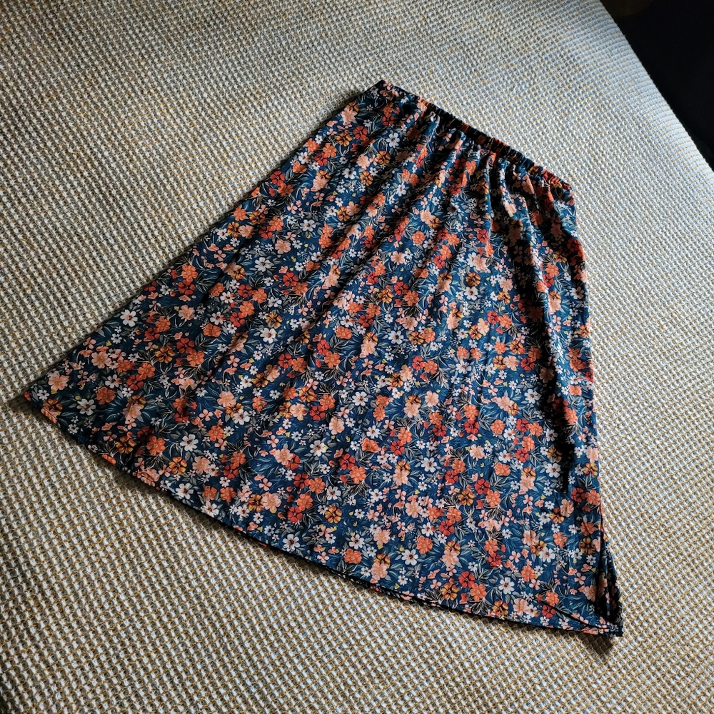 ⭐️Ardene Floral Skirt⭐️
